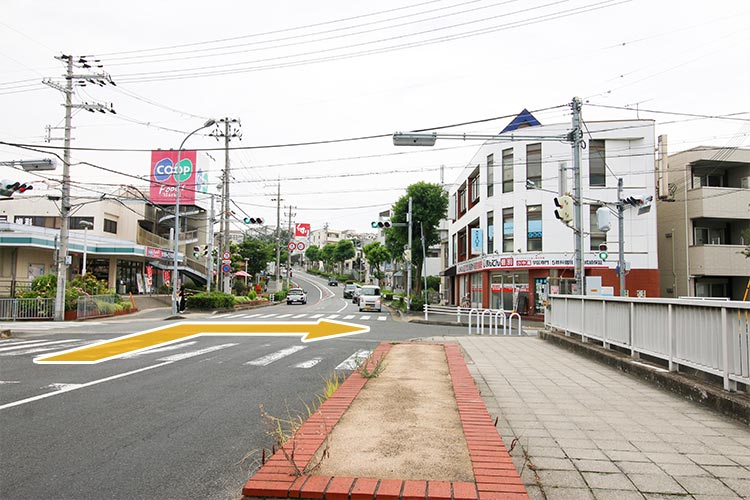1.コープ福田店がある交差点より福田川沿いの平尾線へ入ります。